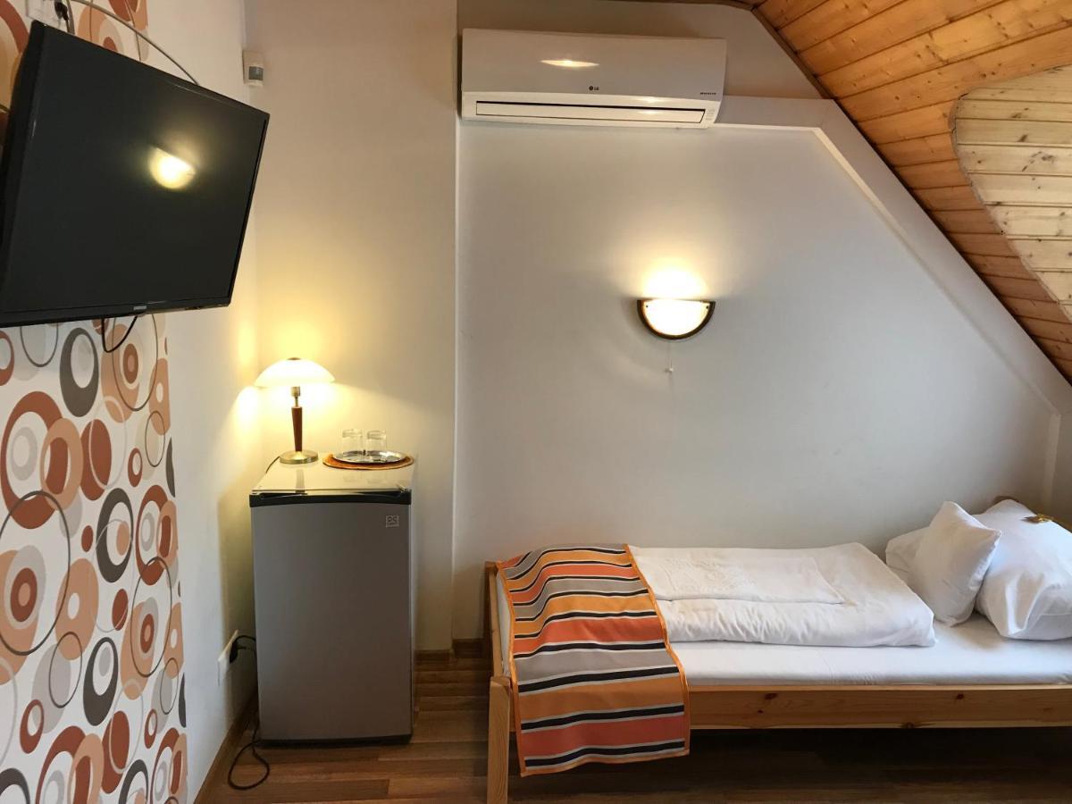 Zoeldteto Panzio Bed and Breakfast Balatonfüred Exteriör bild